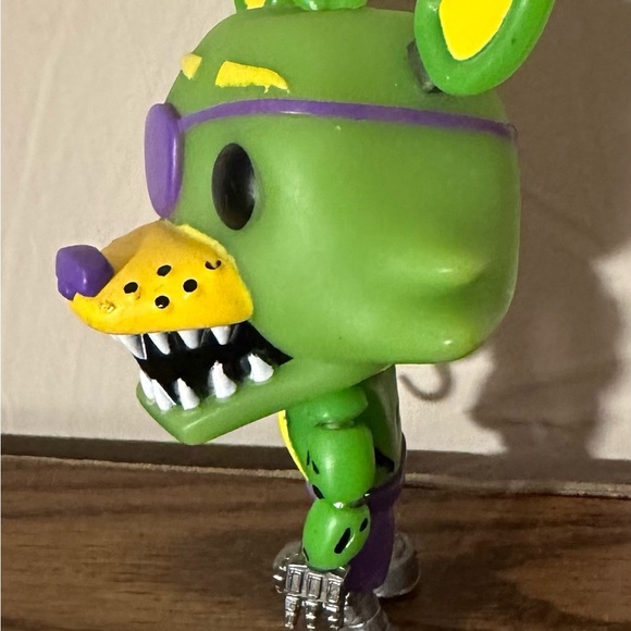 Funko Pop! Five Nights and Freddy's Blacklight Foxy Exclusive Vinyl Figure - Picture 3 of 10